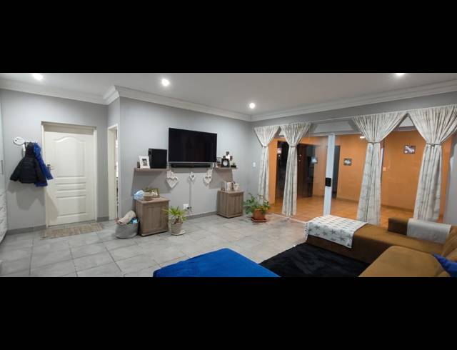 3 BEDROOM TOWNHOUSE FOR SALE IN ARCON PARK